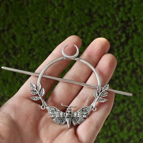 Gothic Death Moth Vintage inspired Hair Accessory, Engraved details, 🌙 - Picture 2 of 2